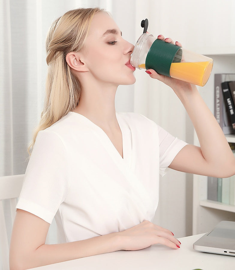 Mini USB Rechargeable Portable Blender Electric Fruit Juicer Kitchen Smoothie Maker Lightweight Sports Bottle Multifunction Blender - Zayd’s Department Store